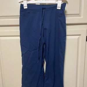 Grey’s Anatomy scrub bottom is small petite. Color is navy